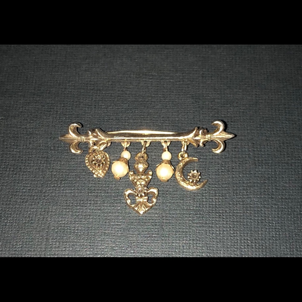 Vintage Bar Pin Brooch with Dangling Charms - Picture 2 of 4